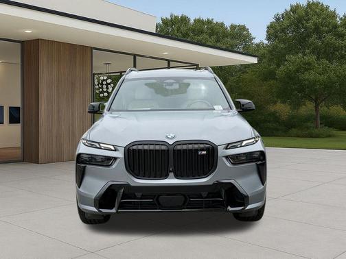 Metallic 2023 BMW X7 M60i