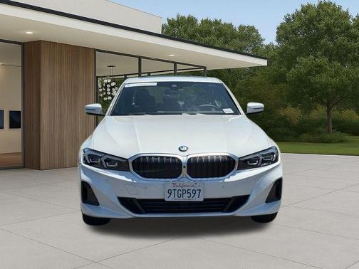 Mineral White Metallic 2025 BMW 330 i