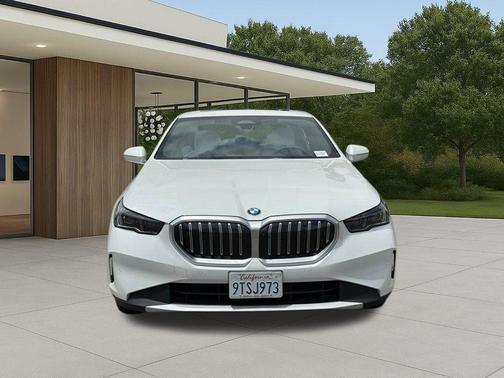 Mineral White Metallic 2026 BMW 530 i
