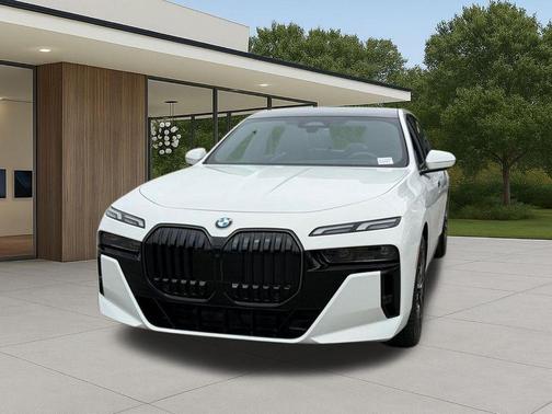 Alpine White 2025 BMW 760 760i xDrive