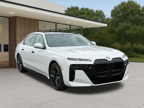 Alpine White 2025 BMW 760 760i xDrive