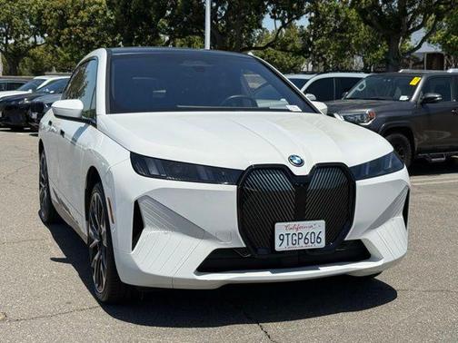 Alpine White 2026 BMW iX xDrive60