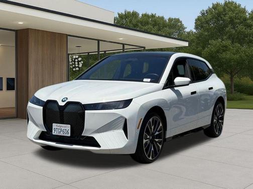 Alpine White 2026 BMW iX xDrive60