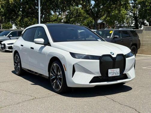 Alpine White 2026 BMW iX xDrive60
