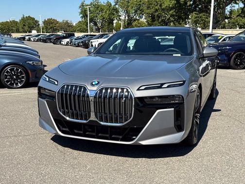 Oxide Gray Metallic 2023 BMW i7 xDrive60