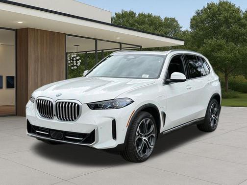 Alpine White 2026 BMW X5 PHEV xDrive50e