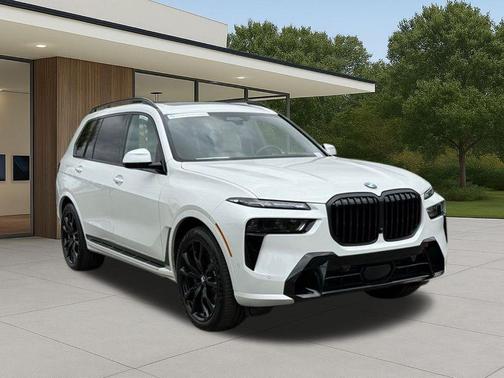 Mineral White Metallic 2026 BMW X7 xDrive40i
