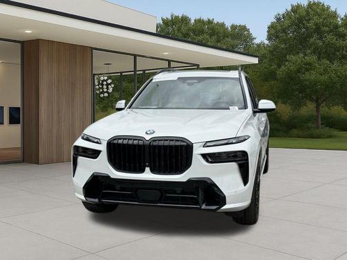 Mineral White Metallic 2026 BMW X7 xDrive40i