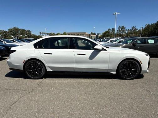 Alpine White 2026 BMW i7 EDrive50