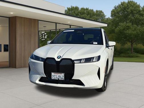 Alpine White 2026 BMW iX xDrive60