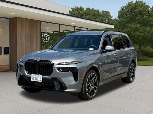 Gray Metallic 2026 BMW X7 xDrive40i