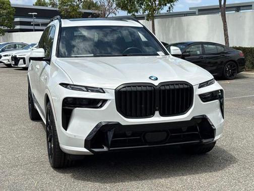 Mineral White Metallic 2024 BMW X7 xDrive40i