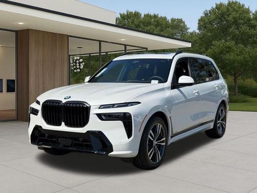 Mineral White Metallic 2026 BMW X7 xDrive40i