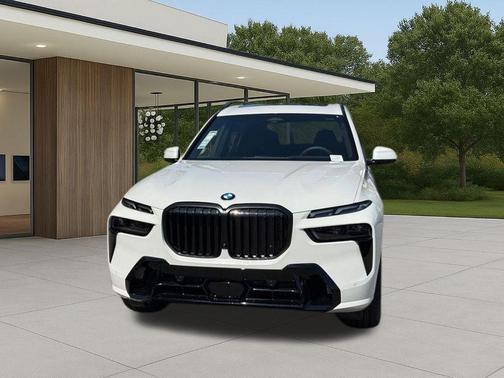 Mineral White Metallic 2026 BMW X7 xDrive40i