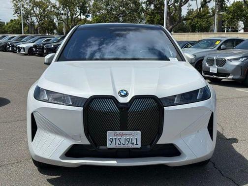 Mineral White Metallic 2026 BMW iX xDrive60