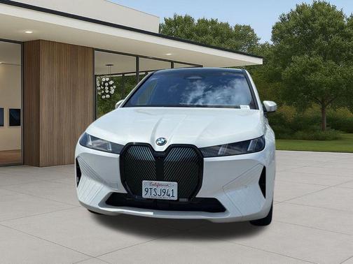 Mineral White Metallic 2026 BMW iX xDrive60