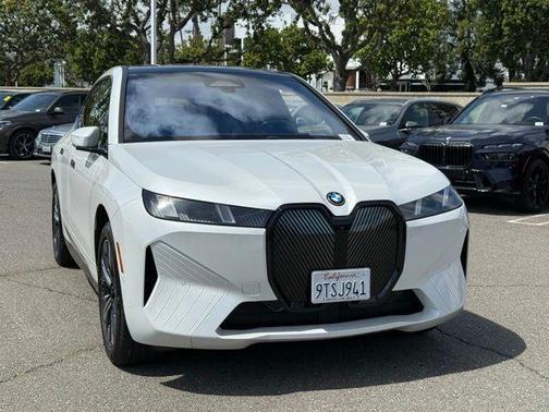 Mineral White Metallic 2026 BMW iX xDrive60