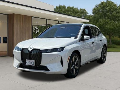 Mineral White Metallic 2026 BMW iX xDrive60