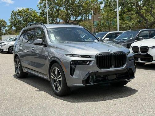 C4W 2027 BMW X7 xDrive40i