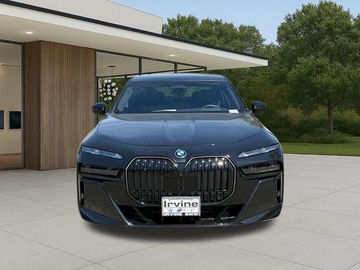 Black Sapphire Metallic 2025 BMW i7 xDrive60