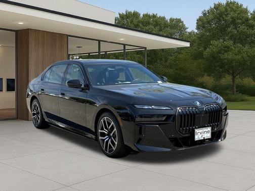 Black Sapphire Metallic 2025 BMW i7 xDrive60