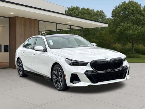 Mineral White Metallic 2027 BMW 550e 550E XDRIVE