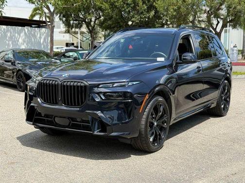 Carbon Black Metallic 2024 BMW X7 xDrive40i