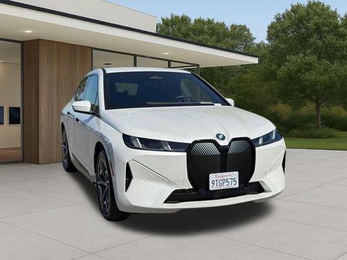 Mineral White Metallic 2026 BMW iX xDrive45