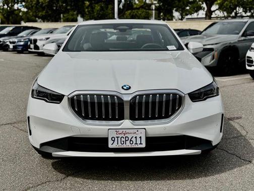 Mineral White Metallic 2026 BMW 530 i