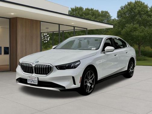 Mineral White Metallic 2026 BMW 530 i