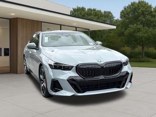 Gray Metallic 2027 BMW 550e 550E XDRIVE