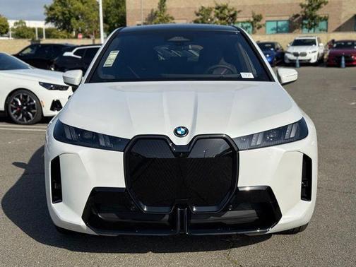 Mineral White Metallic 2026 BMW iX xDrive60