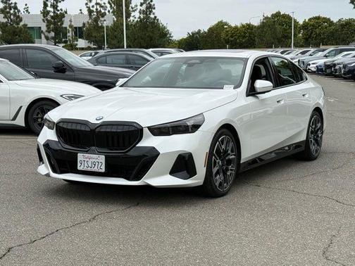 Mineral White Metallic 2026 BMW 530 i xDrive