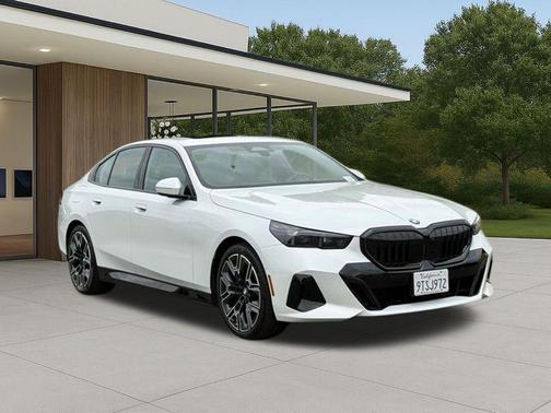 Mineral White Metallic 2026 BMW 530 i xDrive