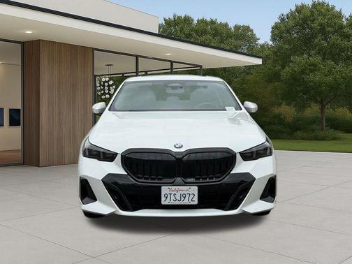 Mineral White Metallic 2026 BMW 530 i xDrive