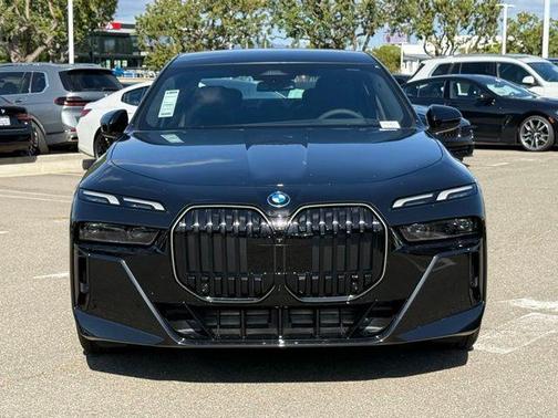Black Sapphire Metallic 2026 BMW i7 EDrive50