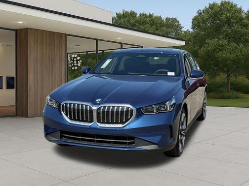 Phytonic Blue Metallic 2026 BMW 530 i