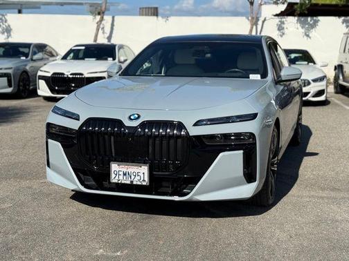 Brooklyn Gray Metallic 2023 BMW i7 xDrive60