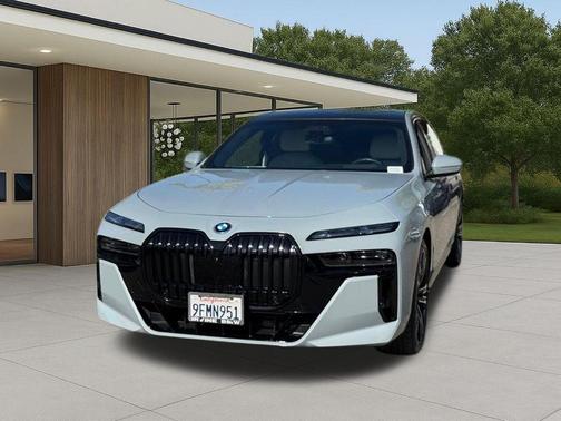 Brooklyn Gray Metallic 2023 BMW i7 xDrive60