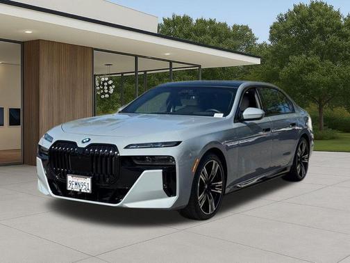 Brooklyn Gray Metallic 2023 BMW i7 xDrive60