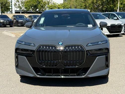 Gray Metallic 2026 BMW i7 EDrive50