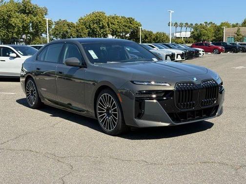 Gray Metallic 2026 BMW i7 EDrive50