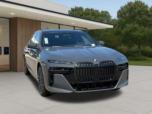 Gray Metallic 2026 BMW i7 EDrive50