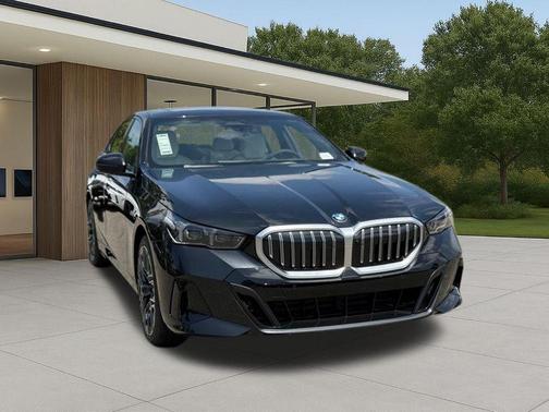 Black Sapphire Metallic 2026 BMW 530 i