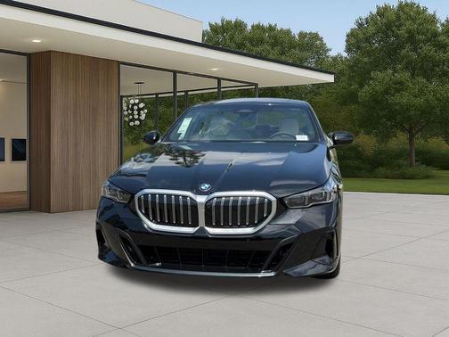 Black Sapphire Metallic 2026 BMW 530 i
