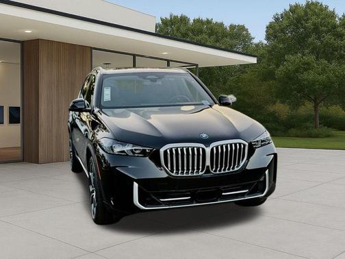 Black Sapphire Metallic 2026 BMW X5 PHEV xDrive50e
