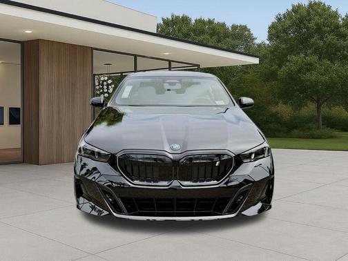 Black Sapphire Metallic 2026 BMW i5 eDrive40