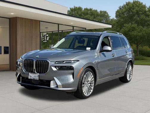 Gray Metallic 2026 BMW X7 xDrive40i