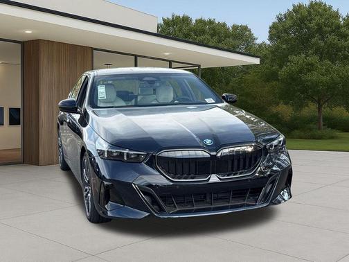 Carbon Black Metallic 2027 BMW 550e 550E XDRIVE