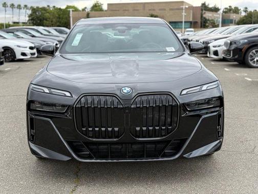 Black Sapphire Metallic 2026 BMW i7 XDrive60